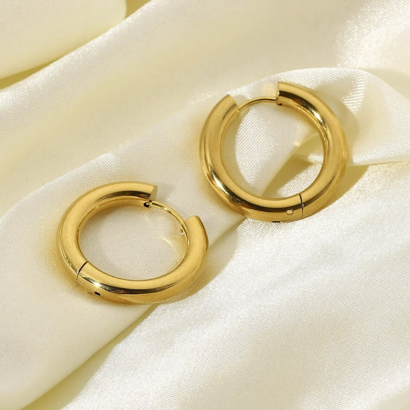 Classic Hoop Earrings Gold - VIRAGE London