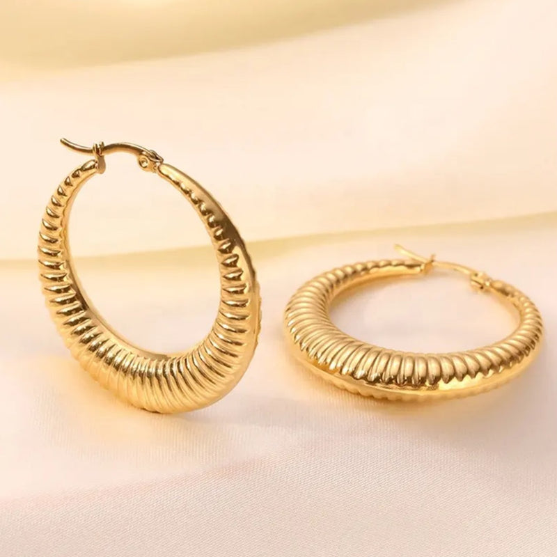 Croissant Hoop Earrings Gold - VIRAGE London