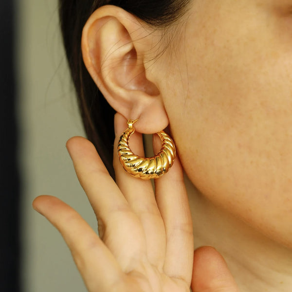 Croissant Hoop Earrings Gold - VIRAGE London