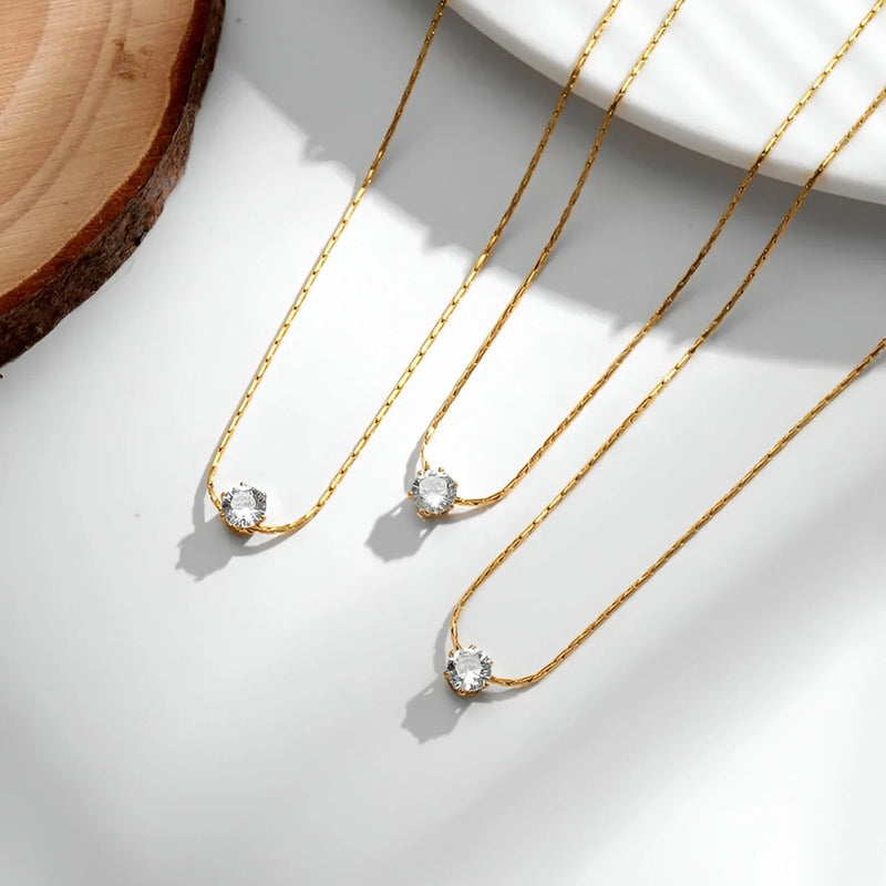 Dainty Sparkle Pendant Necklace Gold - VIRAGE London