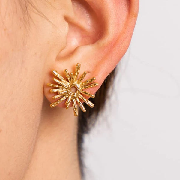 Hammered Sunburst Earrings Gold - VIRAGE London