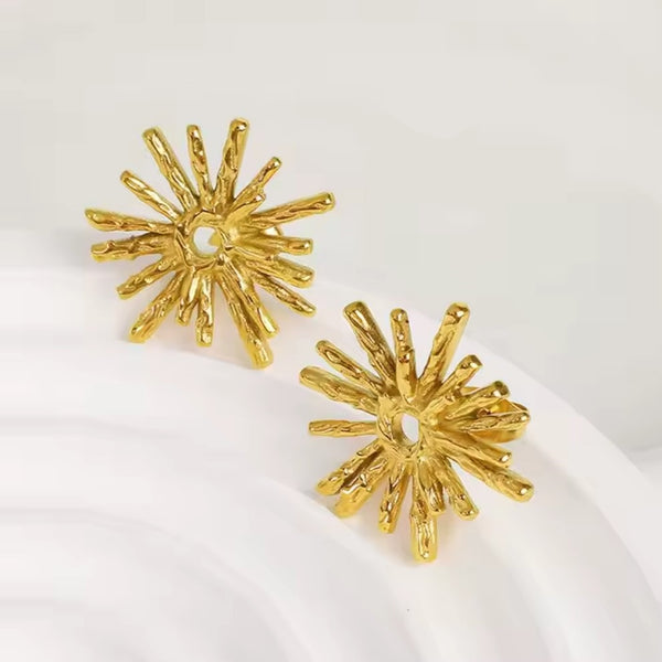 Hammered Sunburst Earrings Gold - VIRAGE London