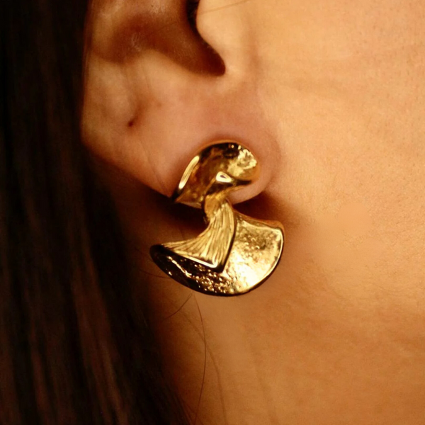 Hammered Twisted Earrings Gold - VIRAGE London