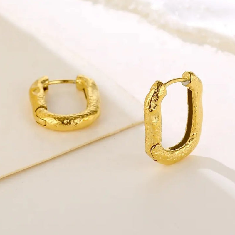 Hammered Oval Hoop Earrings Gold - VIRAGE London