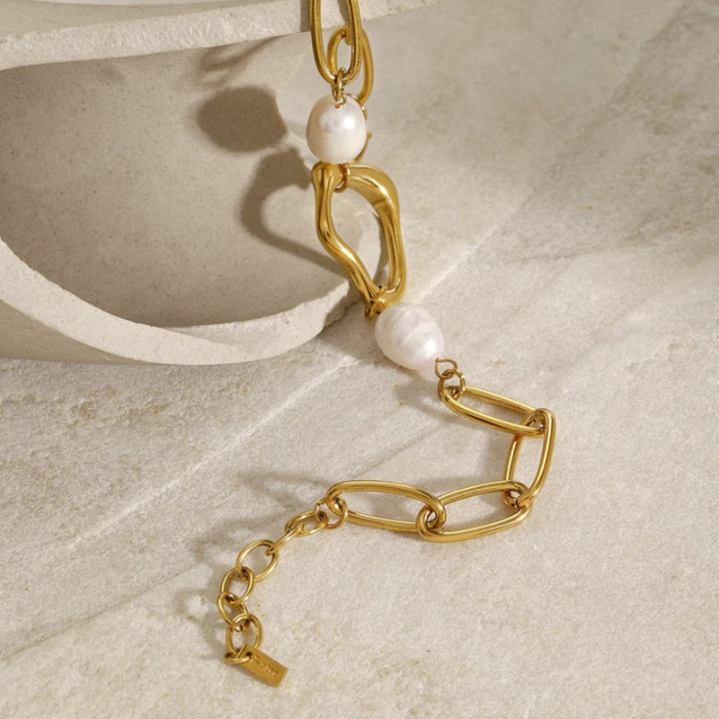 Molten Pearl & Paperclip Bracelet Gold - VIRAGE London