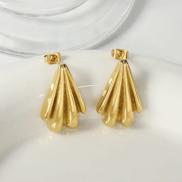 Shell Earrings Gold - VIRAGE London